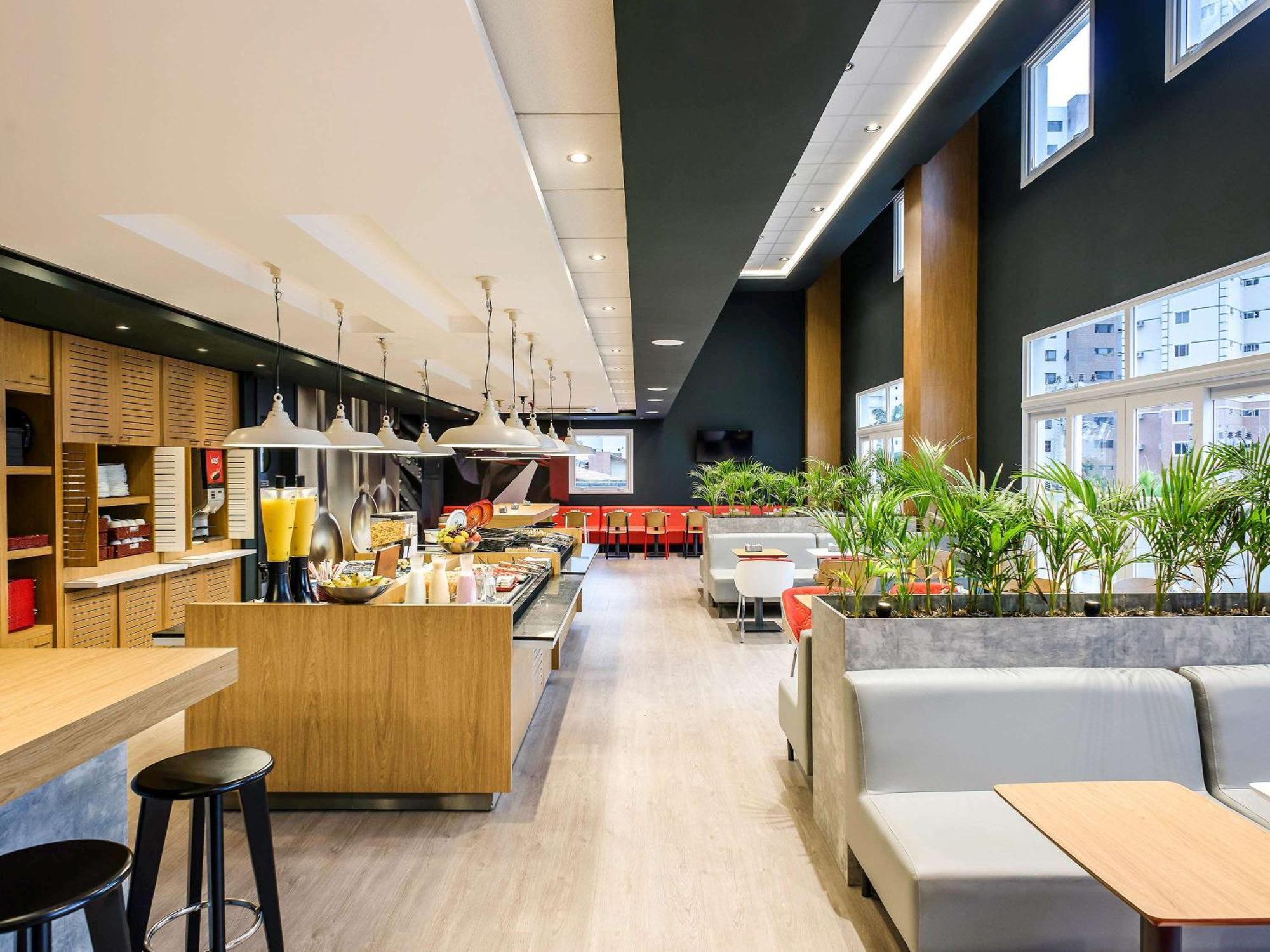 Hotel Ibis Centro De Eventos 3*